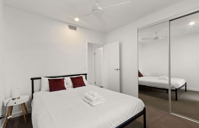 South Brisbane 2 Bedrooms Apartment with Free Parking by KozyGuru - Photo 4