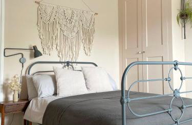 The Harborne Home opposite QE hospital & Birmingham university - Photo 17