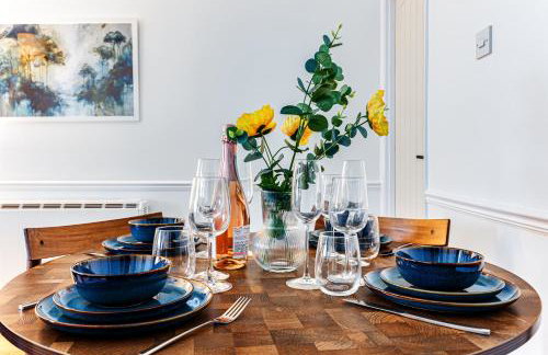 Spacious Bedford House Sleeps 5 Superfast WiFi Free Parking - Foto 13