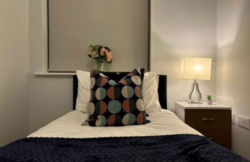 Eskdale Townhouse- Spacious 4BR ,Crawley, Free Wifi, Parking, fully equipped, contractor friendly, temporary relocations welcome, near Gatwick Airport - Foto 26