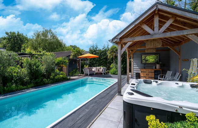 Holiday Home With Bubble Bath - Photo 18