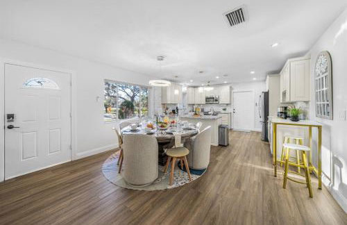 Stunning Gem Home w Heated Salt Pool & Game Room - Foto 33