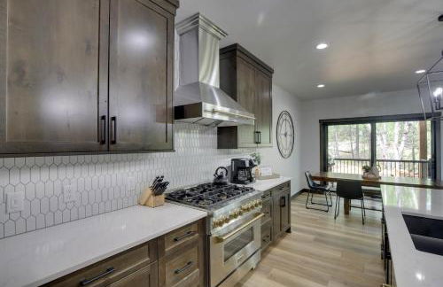 Luxurious Lead Vacation Rental with Private Hot Tub! - Foto 8