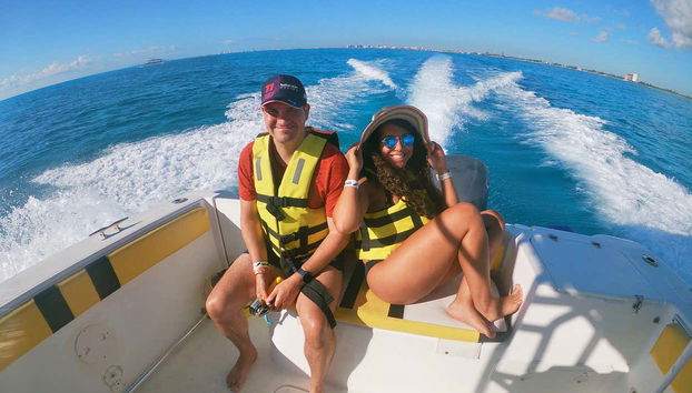 Swimming with Whale Sharks in Isla Mujeres - Foto 4