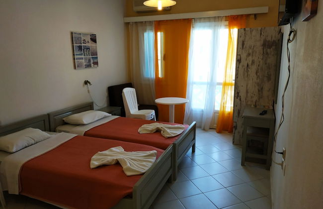 Renia Studios Standard Studio Overlooking the Swimming Pool - Foto 13