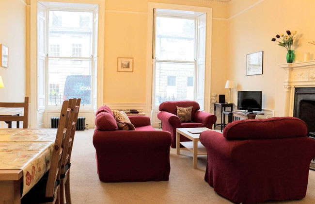 Traditional Georgian Flat in New Town, Sleeps 5-6 - Photo 5