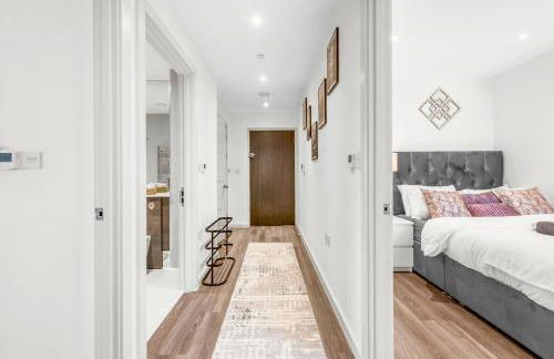 Two BDR Apt By Stay Aura Short Lets & Serviced Accommodation London With Free WiFi, Parking & 10 Min to Brentford Stadium - Foto 33