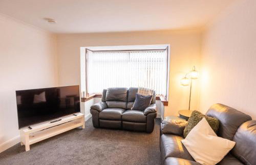 Spacious Home 10 mins to Airport & Braehead - Pass the Keys - Foto 8