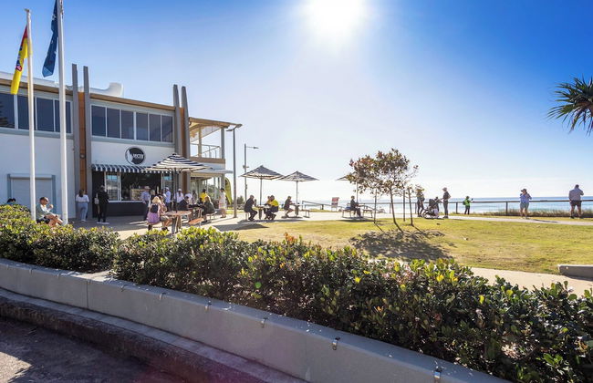 Waterfront Canal Escape in Burleigh - Photo 19