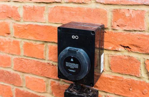 Beachside period family home. 5 BR spacious, comfortable. - Photo 48