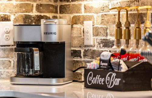 Honeysuckle Chalet - Luxe Mountain Chalet - Hot Tub, Wi-Fi, Pool Table, Party Deck, Fire Pit - 15 mins to Blue Ridge! - Foto 15