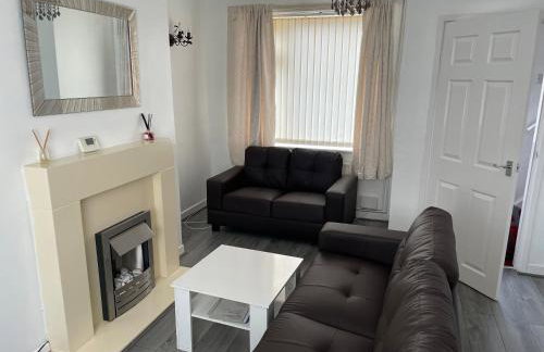 Spacious semi detached house - Photo 2