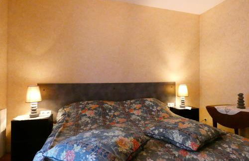 Escapade Paisible: Gîte pour 8 à Saint-Hilaire-sur-Yerre, Jardin Clos, Proche Chateaudun et Chartres - FR-1-581-131 - Foto 26