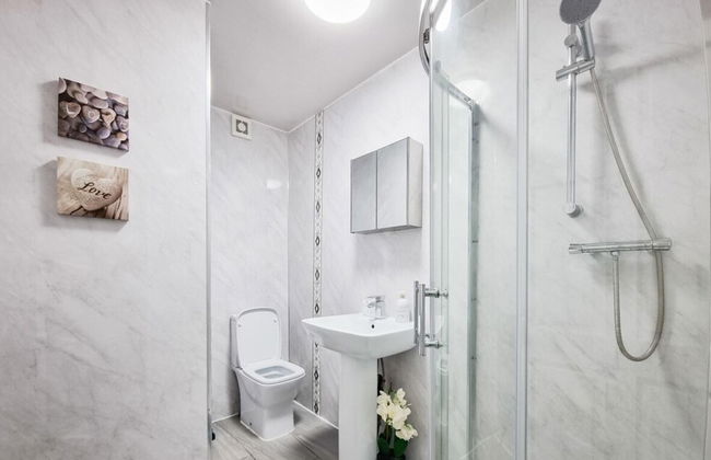 Marvellous 5 bed Perfect for Family or Contractor - Foto 10