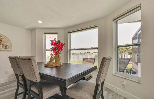 Canal Front Oasis w Heated Pool Close to the Beach - Foto 27