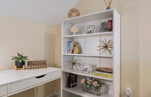 Lakeside Stay Metro, INOVA, Dining & Shops Nearby! - Foto 18