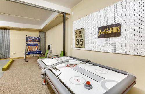 Family Cabin with Private Hot Tub and Views in Boone! - Foto 32