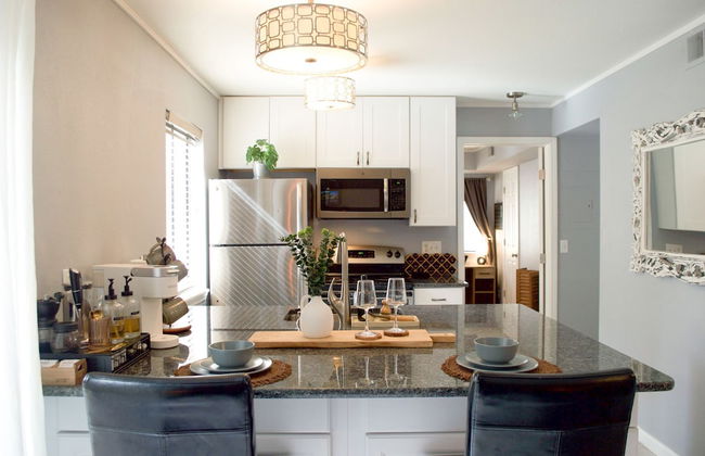 French Inspired Stay Fireplace Coffee bar Cozy - Foto 23