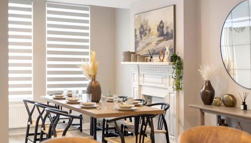 Earthy Elegance Stylish 4BR for Urban Escapes - Foto 2