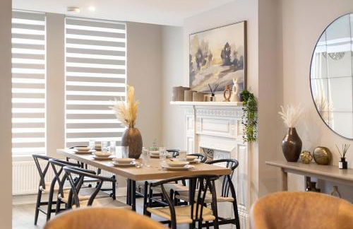 Earthy Elegance Stylish 4BR for Urban Escapes - Foto 2