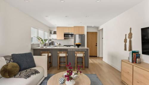 Tide House - Unit B Modern Seaside 1BD w Parking - Foto 1, Other