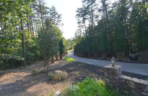 Mountain Meltdown - Pet Friendly, Grill, Wifi, Fire Pit, EV Station -Shared Space - Grill, Fire Pit, Covered Porch, Fountain Pond - Foto 33