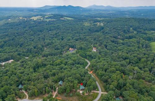 Romantic Cabin w Rain Shower & Spa Tub - Photo 38
