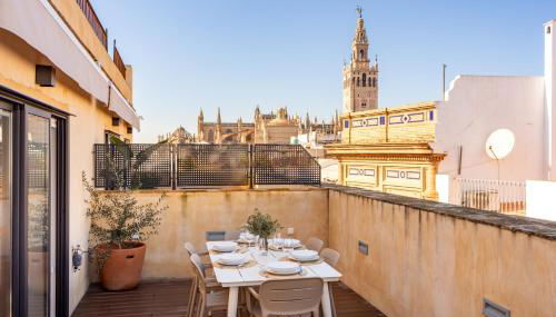 Duplex con Terraza Privada y vistas a la Catedral - Photo 2