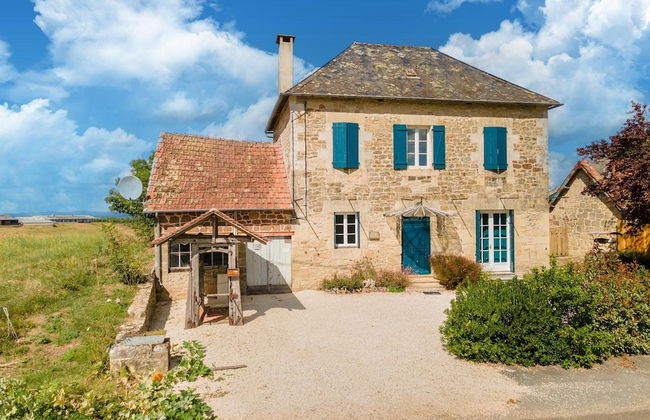 Holiday Home With Pool in Coubjours - Photo 1