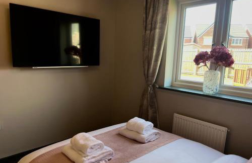 Ultra Modern large 4 bed executive home Durham - Photo 34