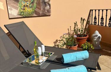Luxury seaview apartment in Marbella located in a secure gated community with swimming pool and large terrace Perfect for families visiting Marbella and Puerto Banús - Foto 22