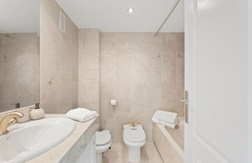 Unmatched Location, Breathtaking Views, Garage - Foto 3