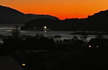 TRAMORE - self contained 1 bedroom unit - king size bed - free private parking - 3 miles from Fort William High Street - Foto 4