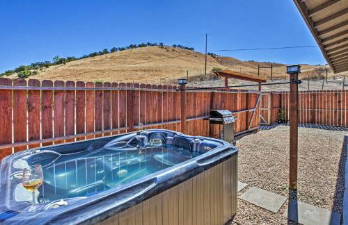 Cottage by the Lakes with Patio by Lake Nacimiento - Foto 17