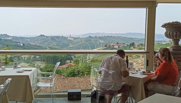 Déjeuner raffiné avec vue à couper le souffle