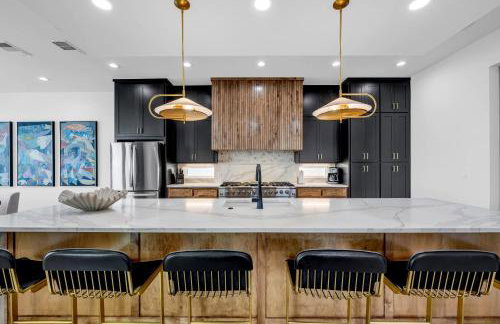 Lakefront Stay for 16 with Pool Dock & Game Room - Foto 16