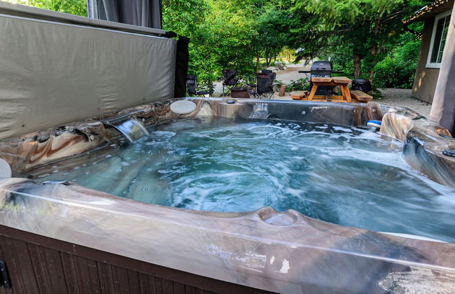 Barefoot Villas Cabin 2 Moose w/ Hot Tub - Photo 57