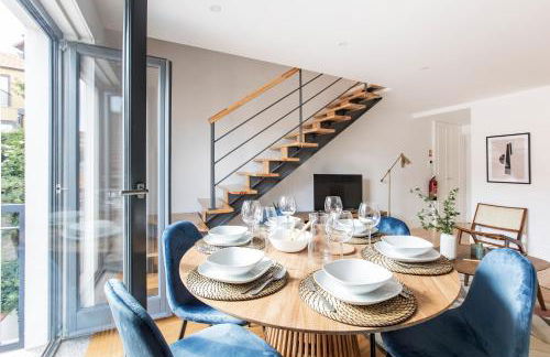 Bright 3BR Flat w/ AC in City Center by LovelyStay - Photo 4