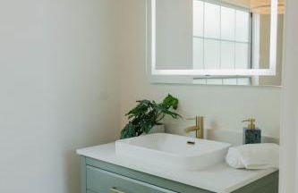 Stylish PB Townhome, Walk to Bay, and Balcony - Foto 35