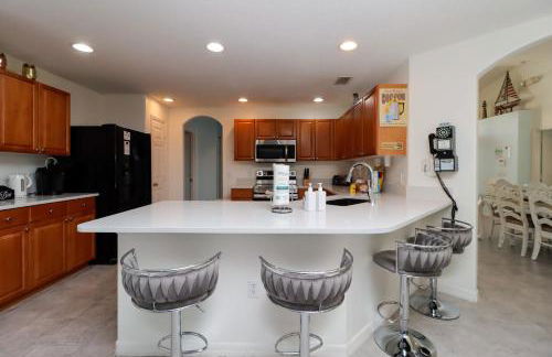 Ultimate Family Escape Near Disney - Sparkling Pool, Hot Tub & Epic Private Movie Room - Foto 6