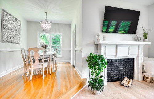 Bright and Elegant Home in High Point with Deck! - Foto 8