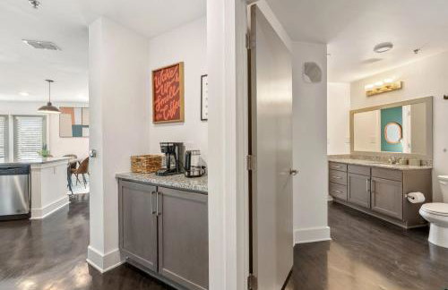 Reynoldstown Lux 2BR, Rooftop Deck, Near Beltline & Downtown, Free Parking - Foto 39