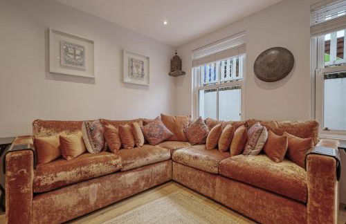 Dove House Wanstead - Stunning 4 Bedroom, 3 Bathroom House with Private Hottub & Gym - Escape London, in Lonon - Foto 16