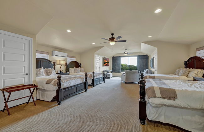 Luxurious Hill Country Retreat With Pool and Firepit! - Photo 7