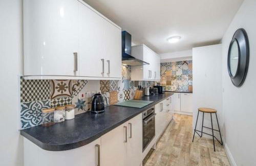 2 Bedroom Basement Apartment in Georgian Townhouse - Photo 17