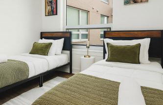 2 Bedroom Condo Cambridge With Balcony, Pool,Gym,Garage Parking - Foto 25