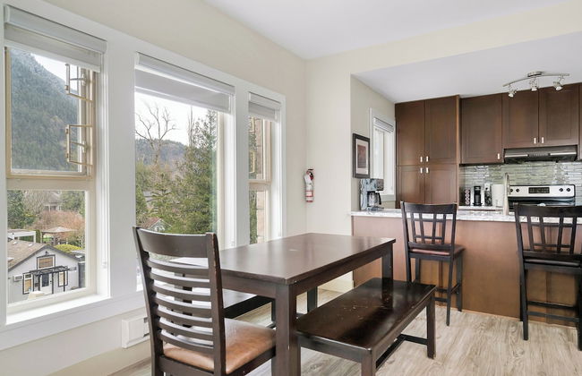 Rooftop Paradise Luxe 2BR Lake Views - Photo 12