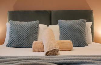 Vale Farm Cottages - Photo 16