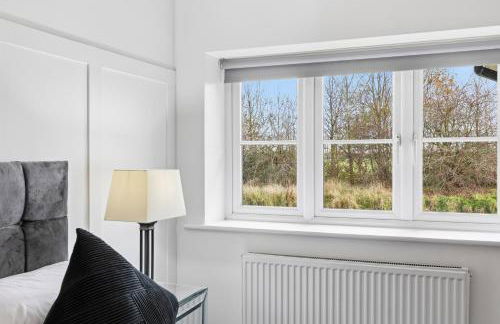 Stylish 3-Bed House in Newton-le-Willows - Private Parking & Garden - Foto 12