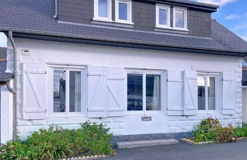 Blue Cottage - Photo 1